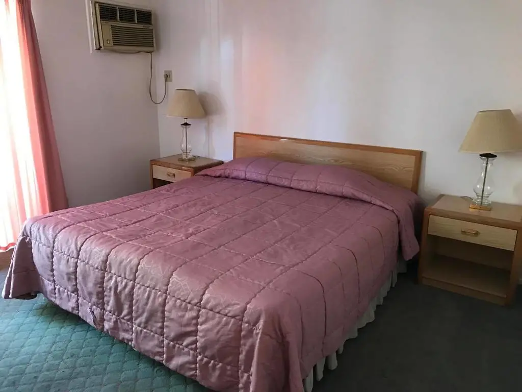 Hollywood Premiere Motel 6